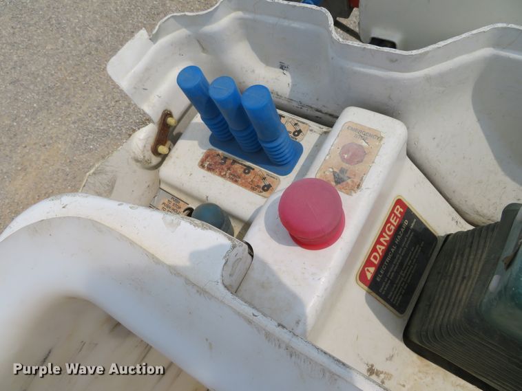 image for item DN5826 2011 Ford F550  bucket truck