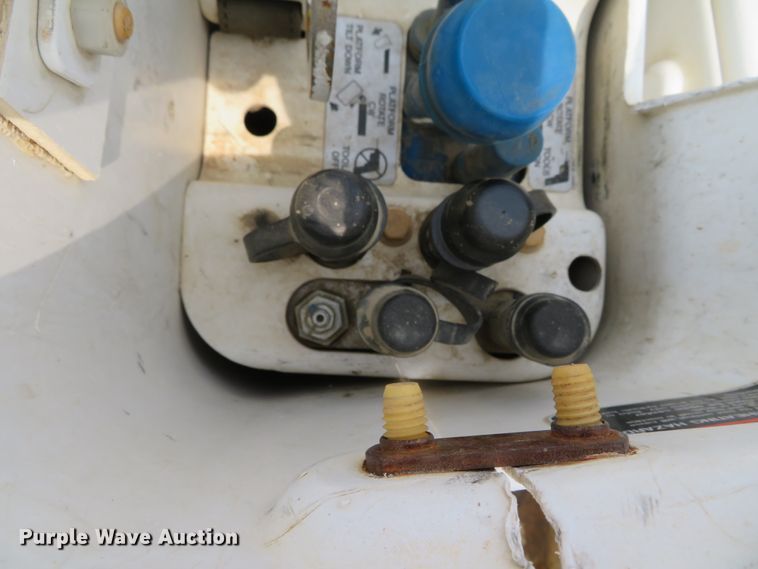 image for item DN5826 2011 Ford F550  bucket truck