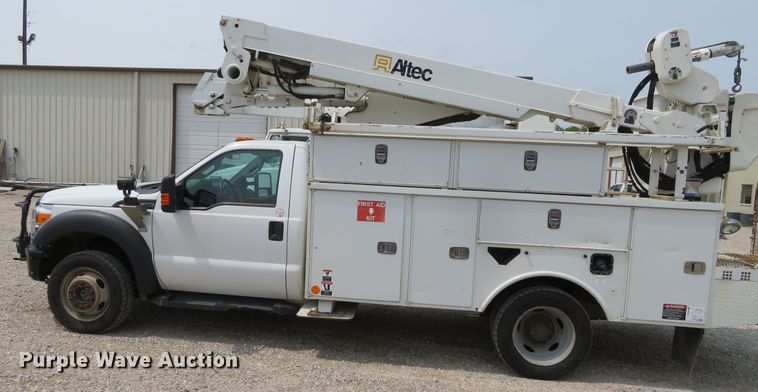 image for item DN5827 2013 Ford F550  bucket truck