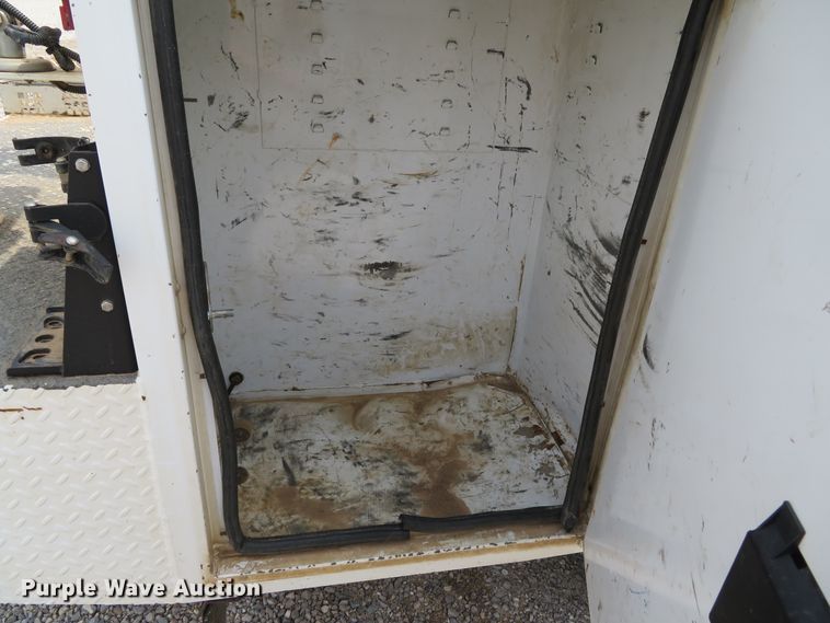 image for item DN5827 2013 Ford F550  bucket truck