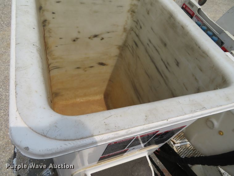 image for item DN5827 2013 Ford F550  bucket truck