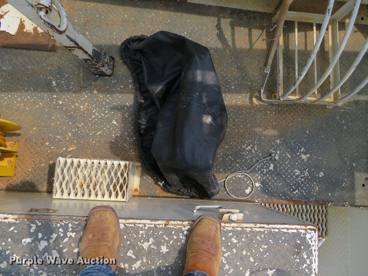 image for item DN5827 2013 Ford F550  bucket truck