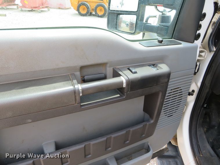 image for item DN5827 2013 Ford F550  bucket truck