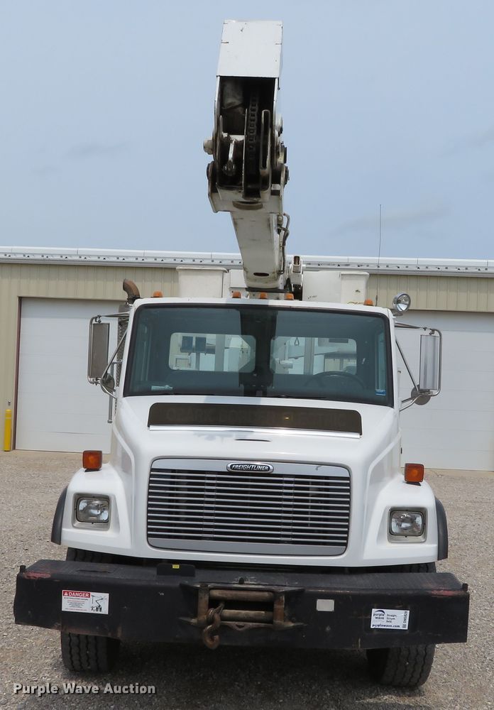 image for item DN5828 2002 Freightliner FL80  bucket truck