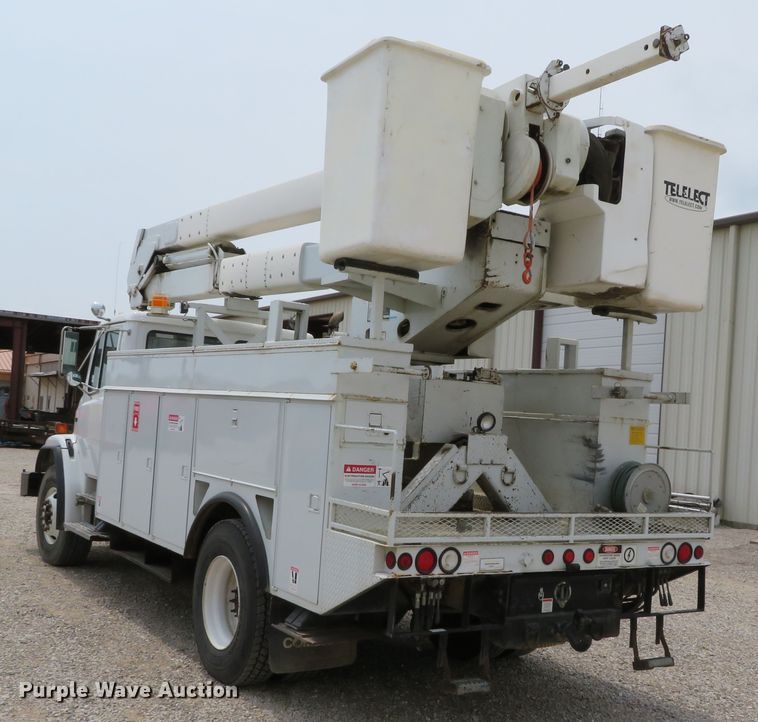 image for item DN5828 2002 Freightliner FL80  bucket truck