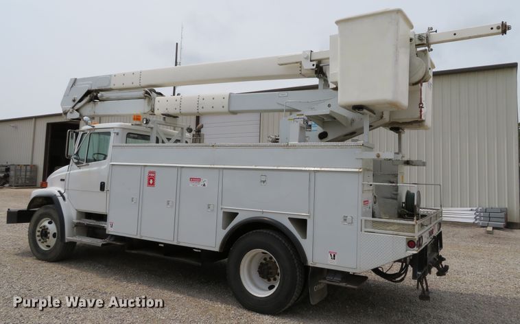 image for item DN5828 2002 Freightliner FL80  bucket truck