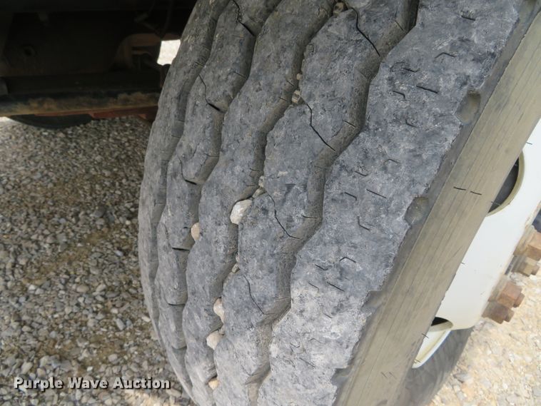 image for item DN5828 2002 Freightliner FL80  bucket truck