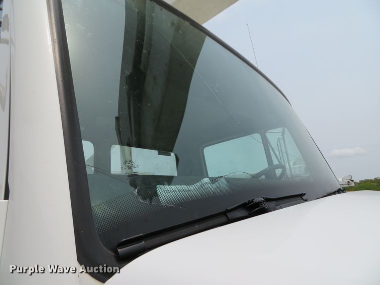 image for item DN5828 2002 Freightliner FL80  bucket truck