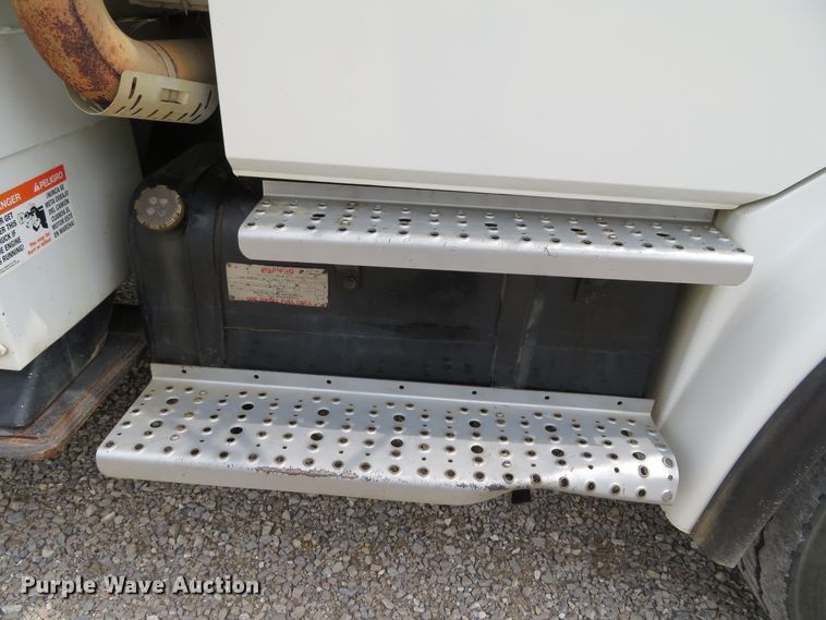 image for item DN5828 2002 Freightliner FL80  bucket truck