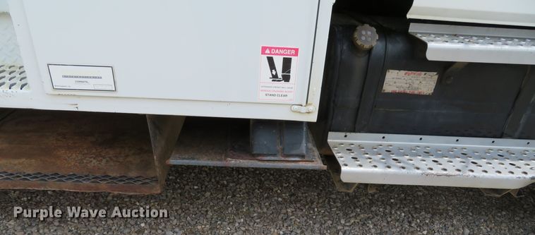 image for item DN5828 2002 Freightliner FL80  bucket truck