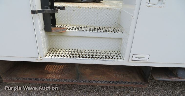 image for item DN5828 2002 Freightliner FL80  bucket truck