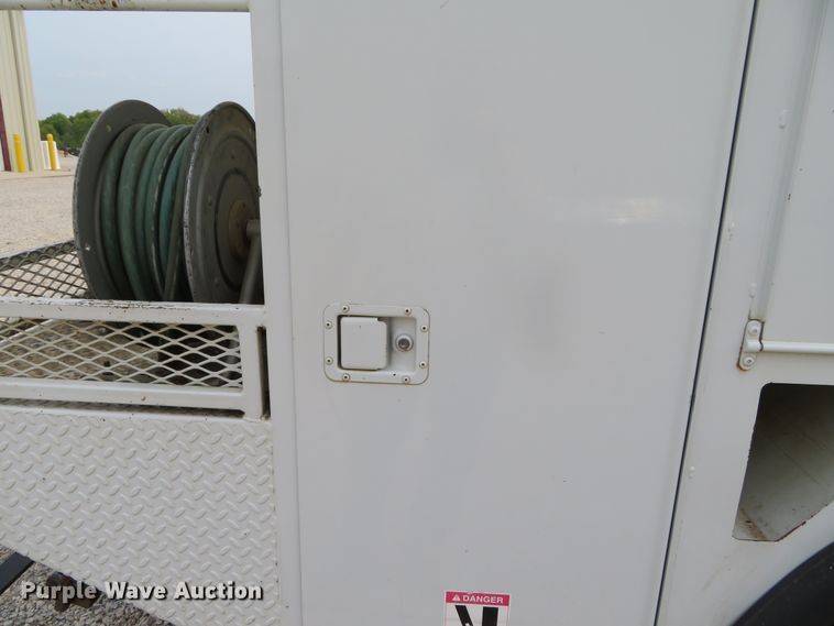 image for item DN5828 2002 Freightliner FL80  bucket truck