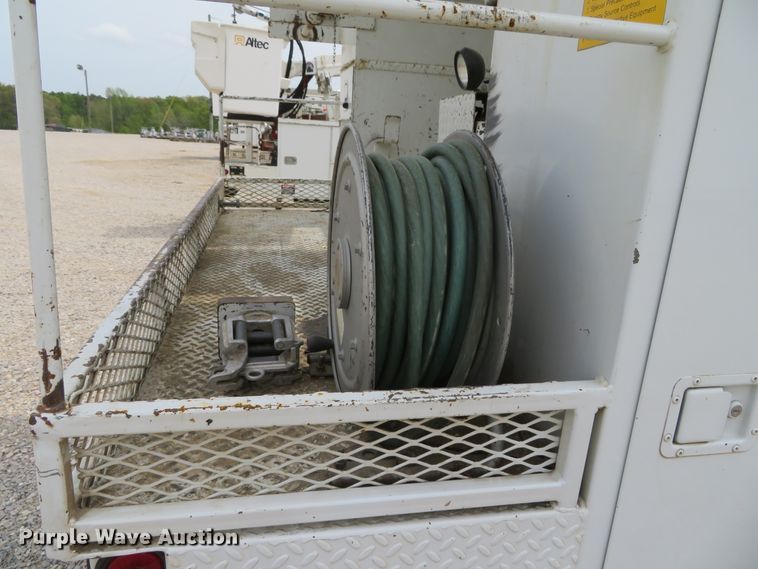 image for item DN5828 2002 Freightliner FL80  bucket truck