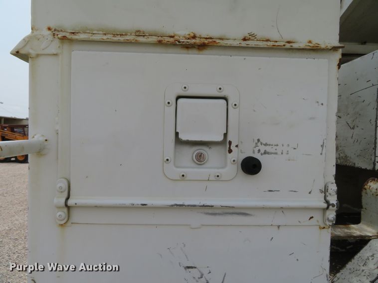 image for item DN5828 2002 Freightliner FL80  bucket truck