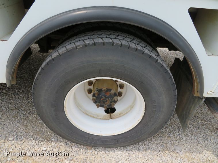 image for item DN5828 2002 Freightliner FL80  bucket truck