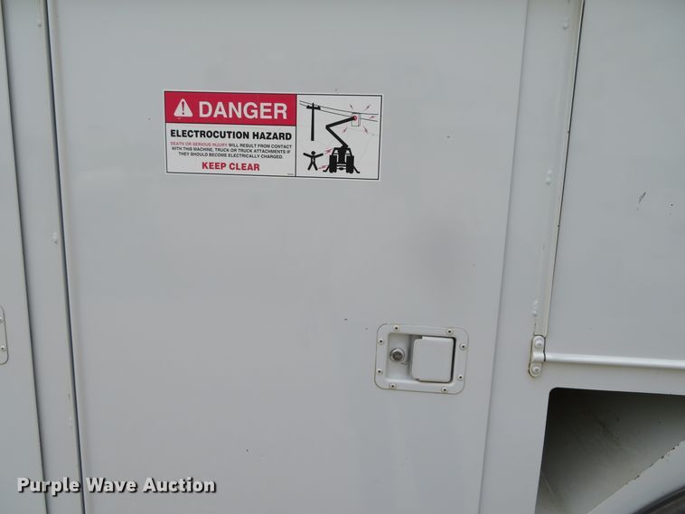 image for item DN5828 2002 Freightliner FL80  bucket truck