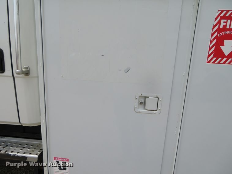 image for item DN5828 2002 Freightliner FL80  bucket truck