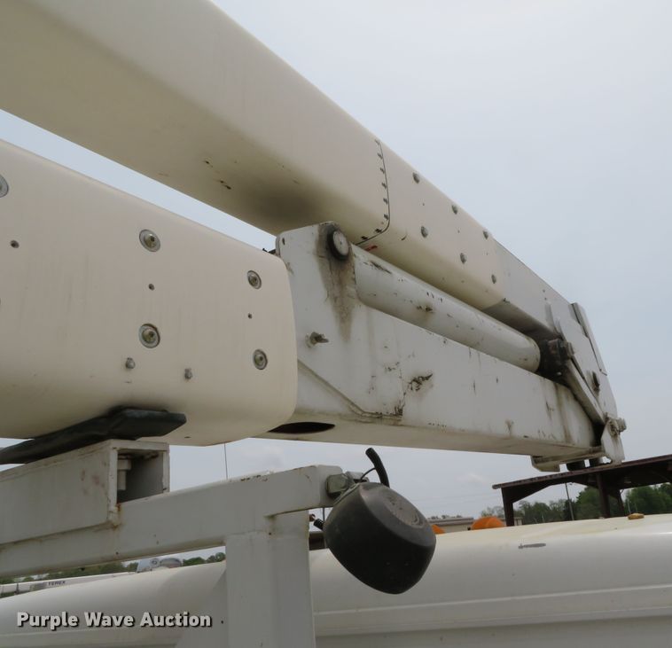 image for item DN5828 2002 Freightliner FL80  bucket truck