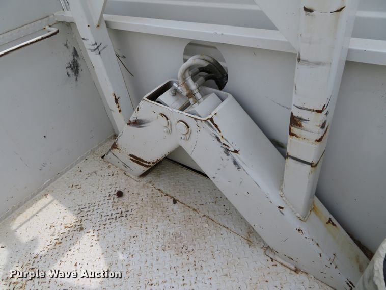 image for item DN5828 2002 Freightliner FL80  bucket truck