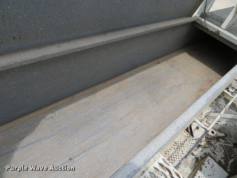 image for item DN5828 2002 Freightliner FL80  bucket truck