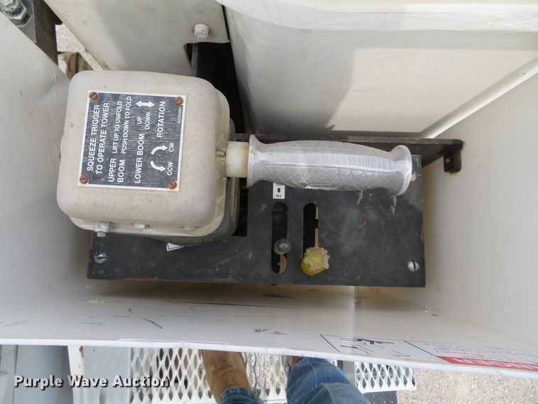 image for item DN5828 2002 Freightliner FL80  bucket truck