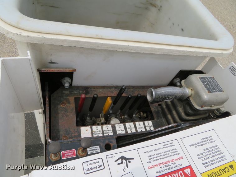 image for item DN5828 2002 Freightliner FL80  bucket truck