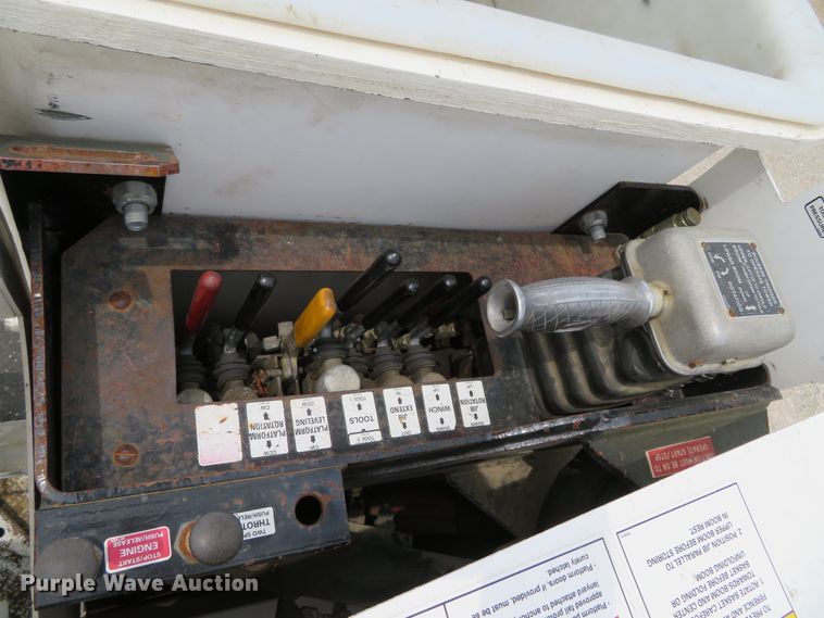 image for item DN5828 2002 Freightliner FL80  bucket truck