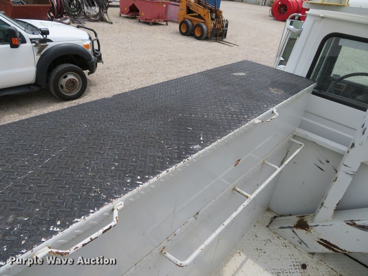 image for item DN5828 2002 Freightliner FL80  bucket truck