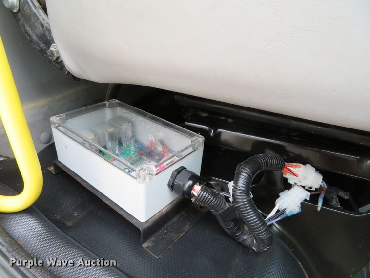 image for item DN5828 2002 Freightliner FL80  bucket truck