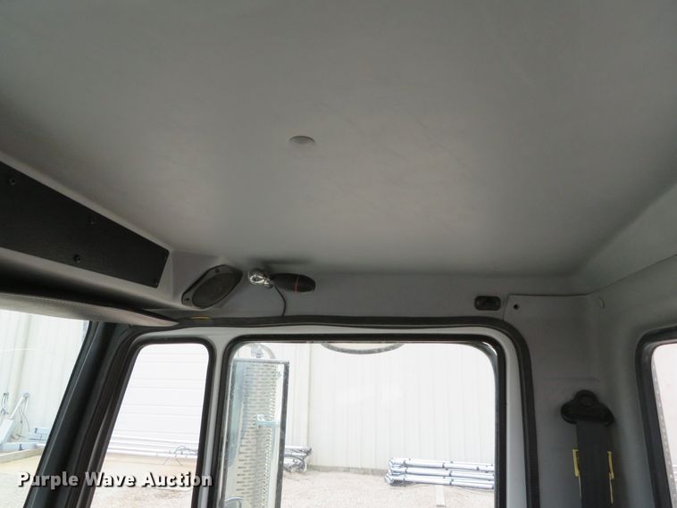 image for item DN5828 2002 Freightliner FL80  bucket truck