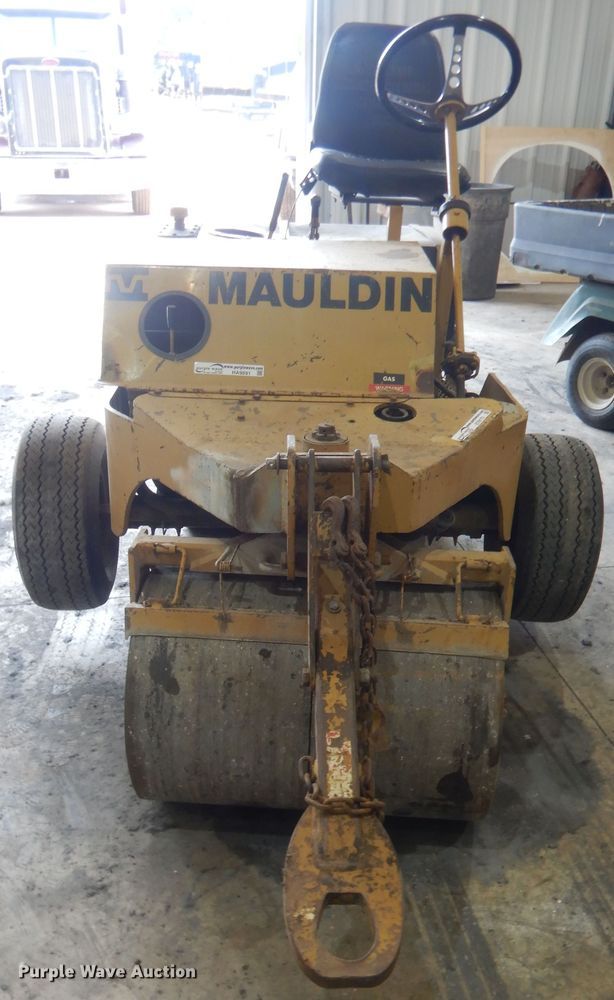 image for item ET9173 Mauldin 3000  double drum vibratory roller