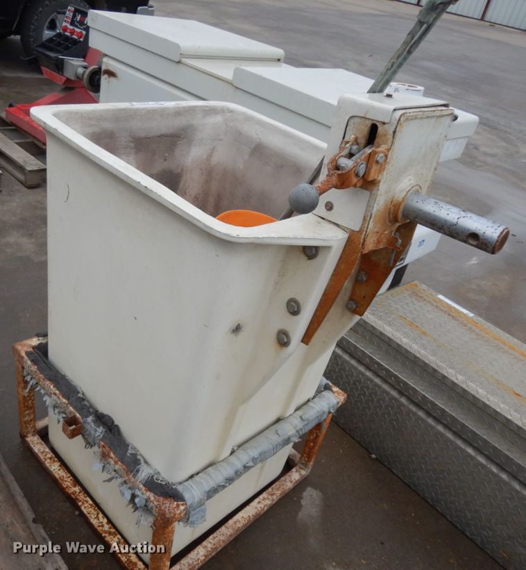 image for item EX9528 Man basket