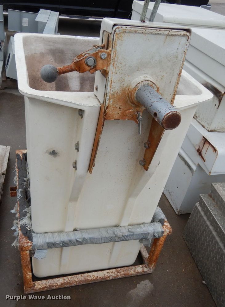 image for item EX9528 Man basket