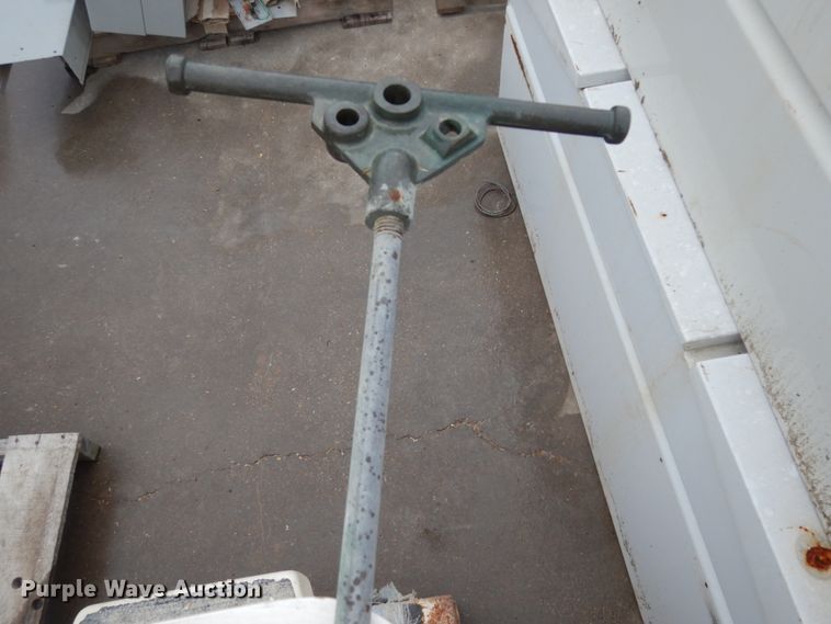 image for item EX9528 Man basket