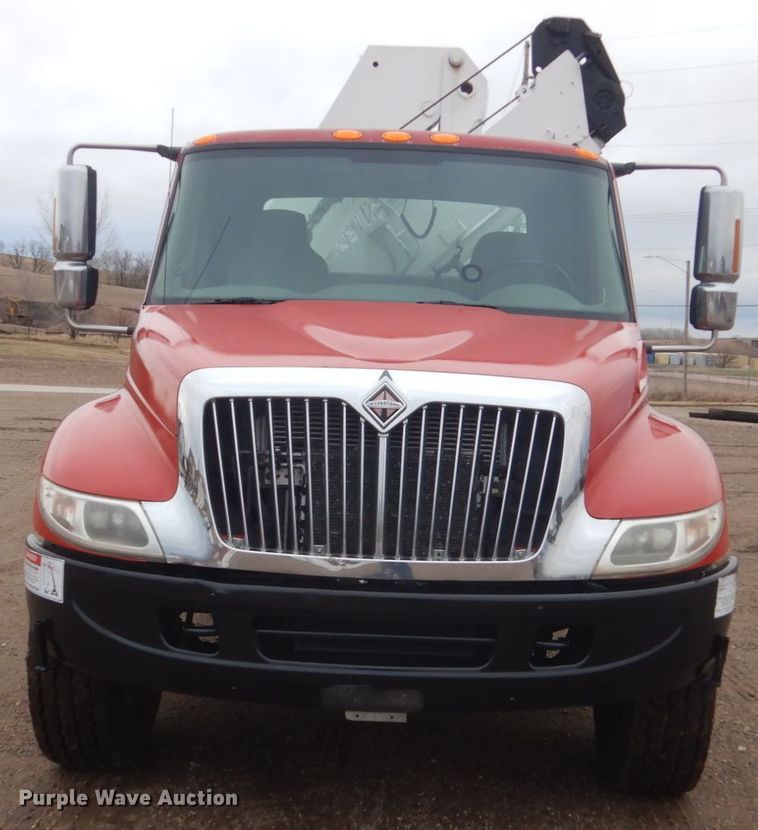 image for item HE9549 2007 International 4300  crane truck