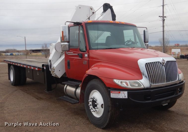 image for item HE9549 2007 International 4300  crane truck