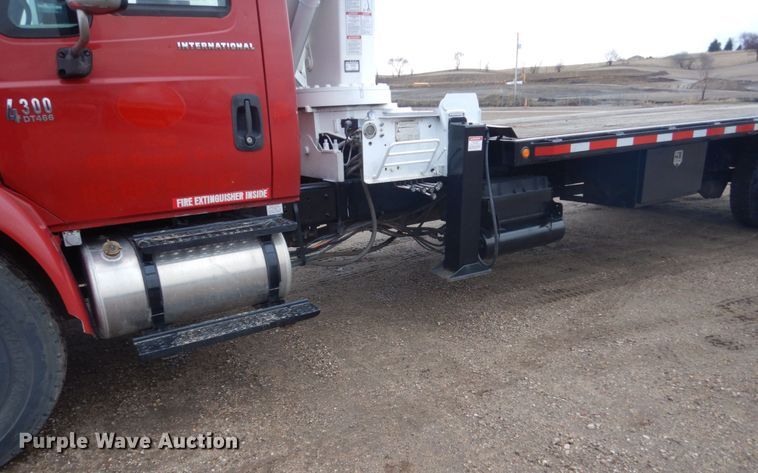 image for item HE9549 2007 International 4300  crane truck