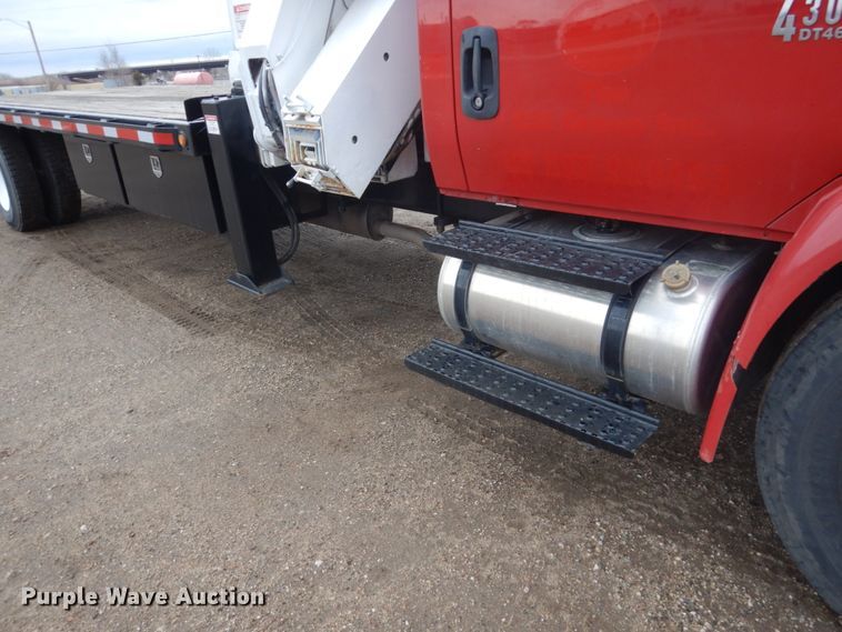 image for item HE9549 2007 International 4300  crane truck