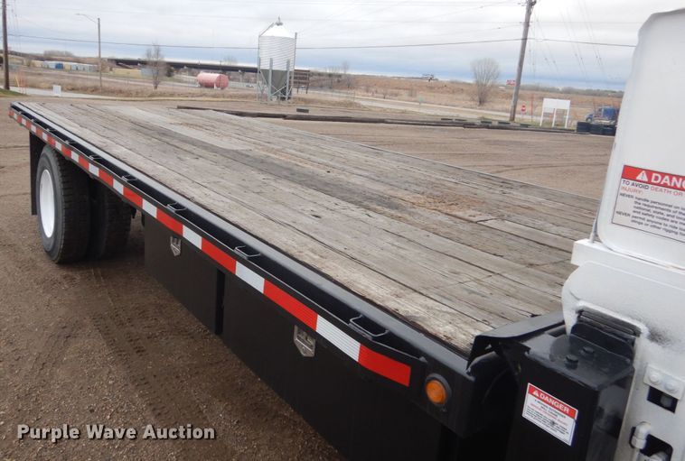 image for item HE9549 2007 International 4300  crane truck