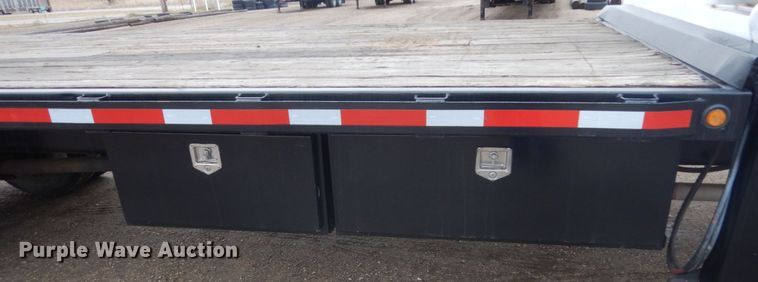 image for item HE9549 2007 International 4300  crane truck