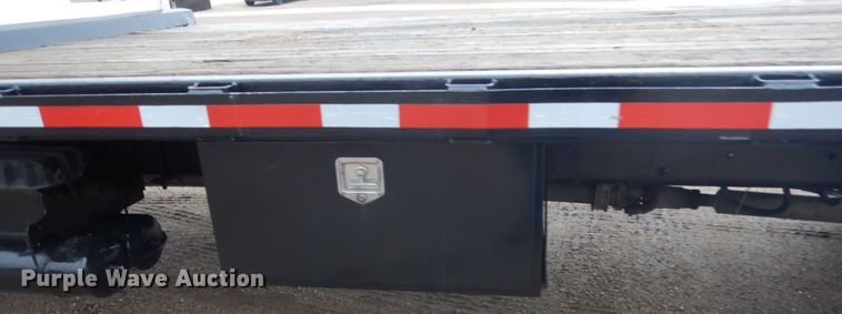 image for item HE9549 2007 International 4300  crane truck