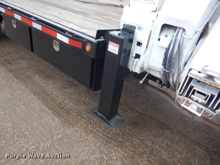 image for item HE9549 2007 International 4300  crane truck