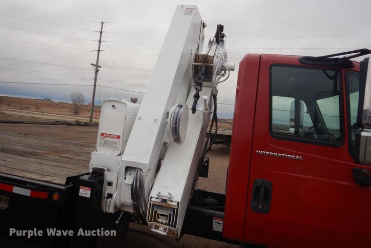 image for item HE9549 2007 International 4300  crane truck