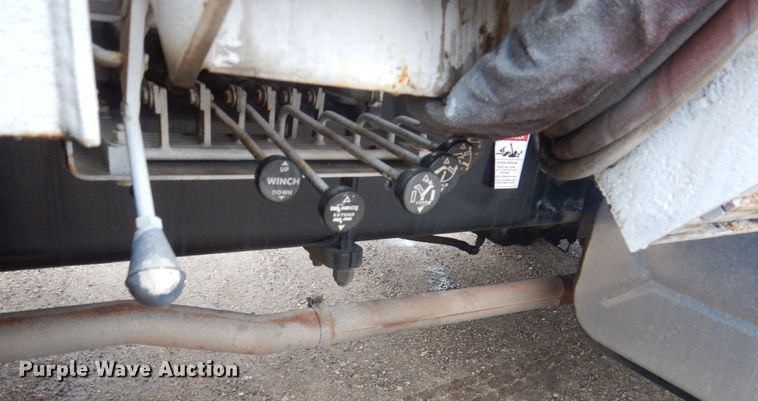 image for item HE9549 2007 International 4300  crane truck