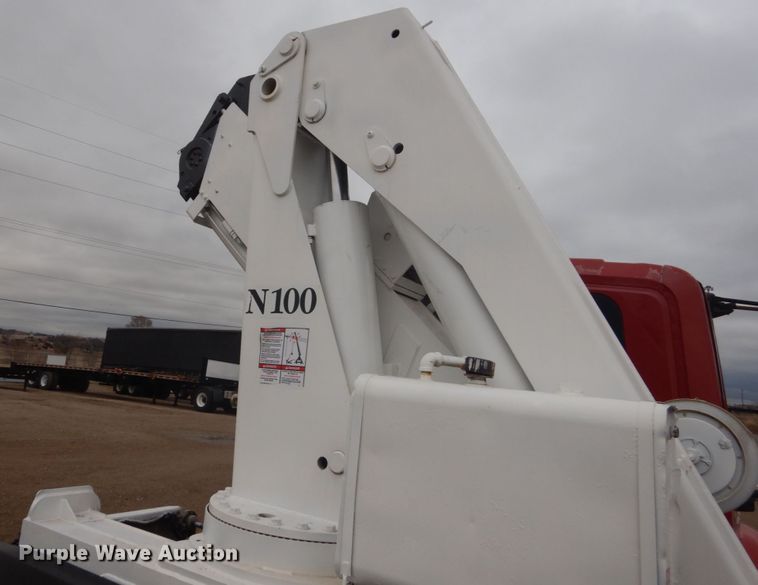 image for item HE9549 2007 International 4300  crane truck