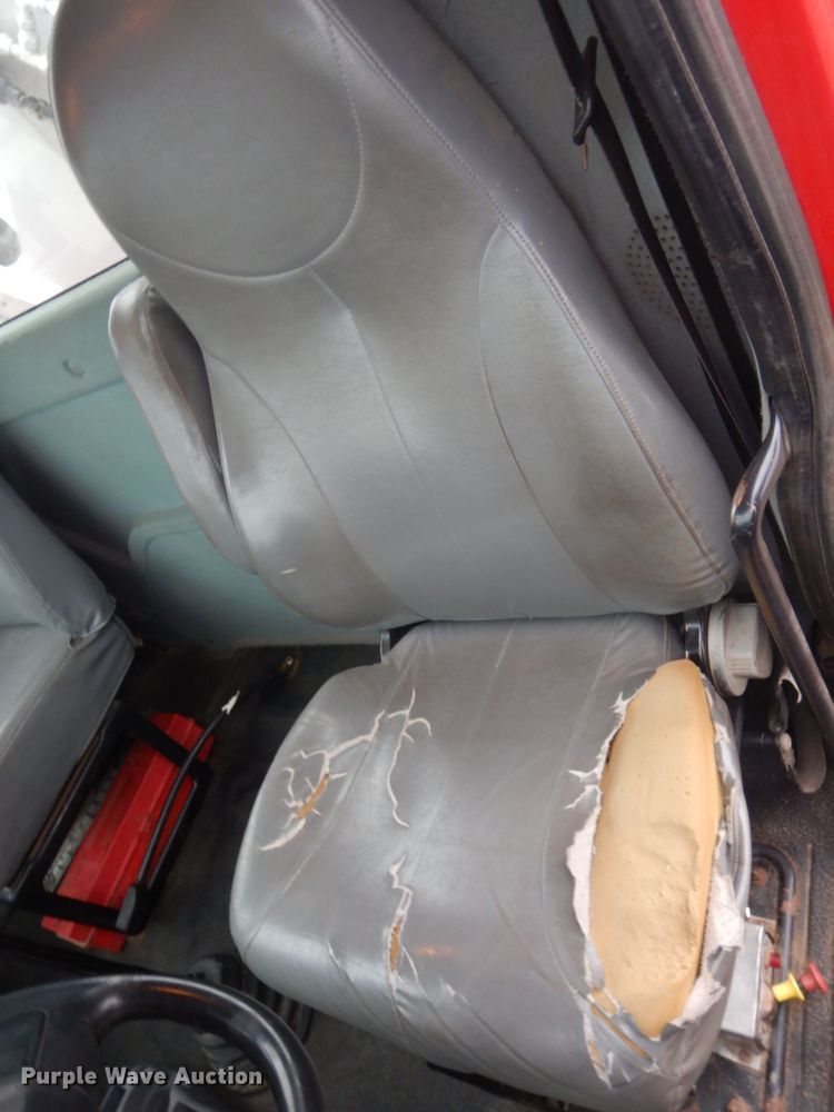 image for item HE9549 2007 International 4300  crane truck