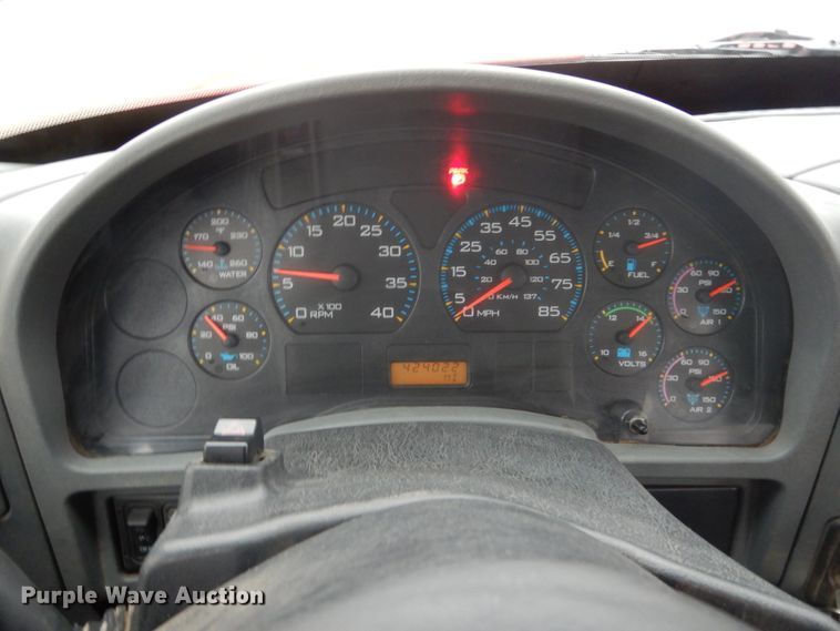 image for item HE9549 2007 International 4300  crane truck