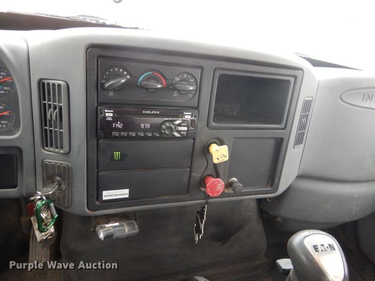 image for item HE9549 2007 International 4300  crane truck