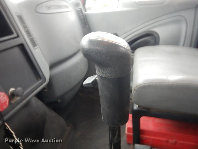 image for item HE9549 2007 International 4300  crane truck