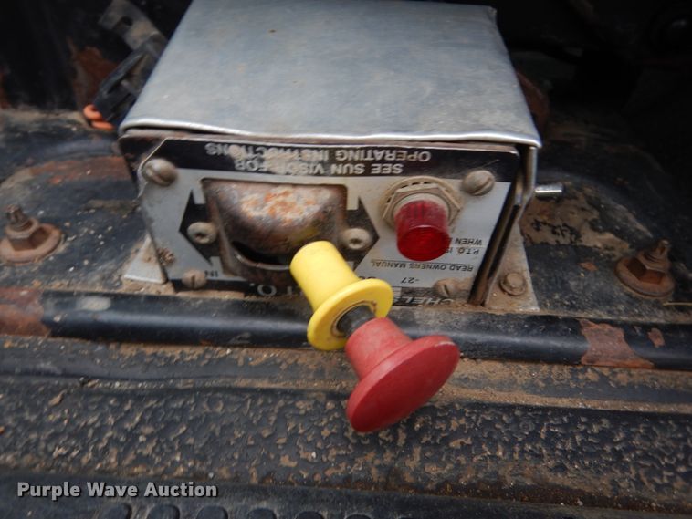 image for item HE9549 2007 International 4300  crane truck